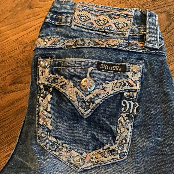 Miss Me Denim - Miss Me Cropped Jeans